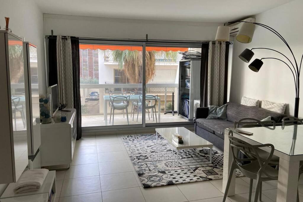 App Le Rocazur Avec Piscine Et Parking En Bord De Mer A 500M Du Centre Ville 멍똥 외부 사진