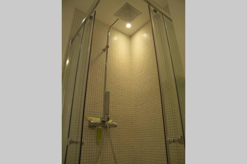 App Le Rocazur Avec Piscine Et Parking En Bord De Mer A 500M Du Centre Ville 멍똥 외부 사진